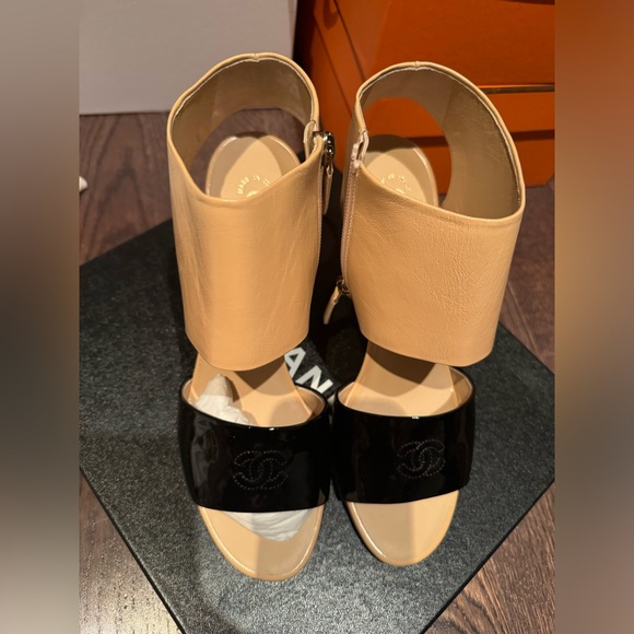 Chanel - Picture 2 of 10